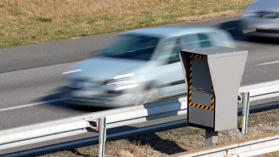 Les radars fixes le fonctionnement et l'amende