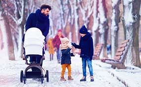 Sel de déneigement : les règles à suivre pour un trottoir sûr