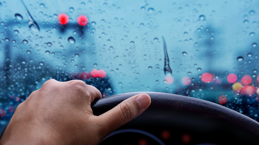 Fortes pluies et conduite, les bons réflexes.